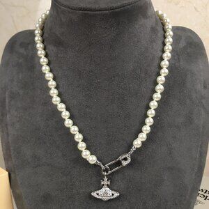 💎Vivienne Westwood  silvery  Safety Pin Pearl Necklace💎